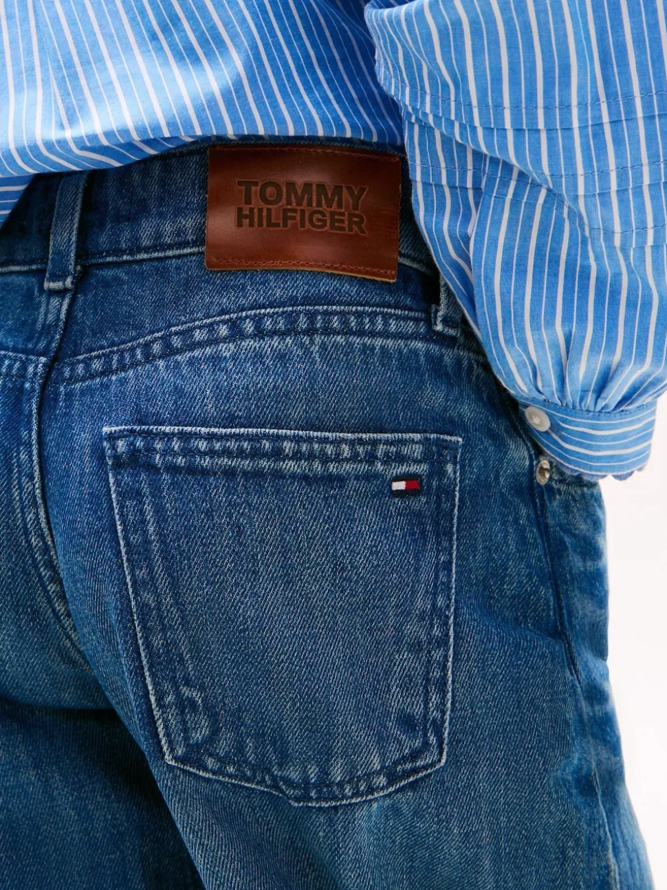 Tommy Hilfiger Blue Flag Embroidery Faded Barrel Leg Jeans